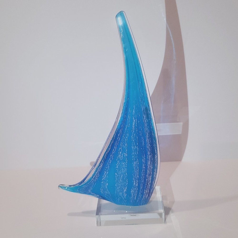 💕SOLD💕Contemporary Blown Glass Sailboat Sculpture - Picture 5 of 7